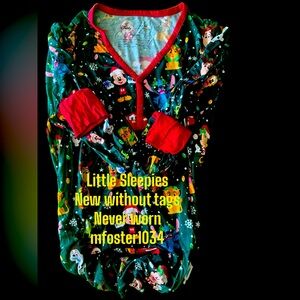 Little Sleepies 2023Mickey’s Christmas Party Women’s Pajama Shirt (M)
